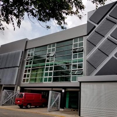 Aluminio Compuesto y Parasoles